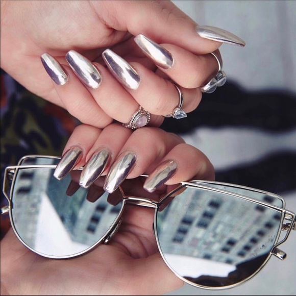 🌹New🌹Silver Mirrored Sunglasses - Picture 5 of 6